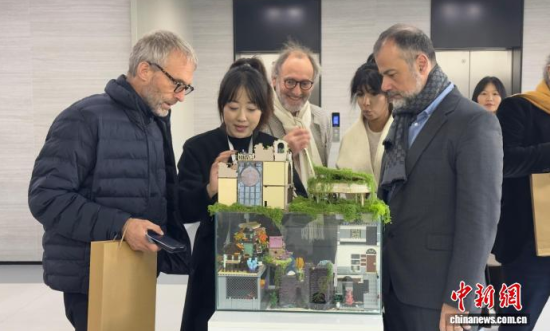 10��23��������(gu��)�����cӰҕ�猣(zhu��n)�����L(zh��ng)��������W(xu��)�����c�Ӱ�W(xu��)Ժ(�L(zh��ng)Ӱ�Ӱ�W(xu��)Ժ)�^����W(xu��)����(chu��ng)���Ķ����(d��ng)��(hu��)��(ch��ng)���������� �z