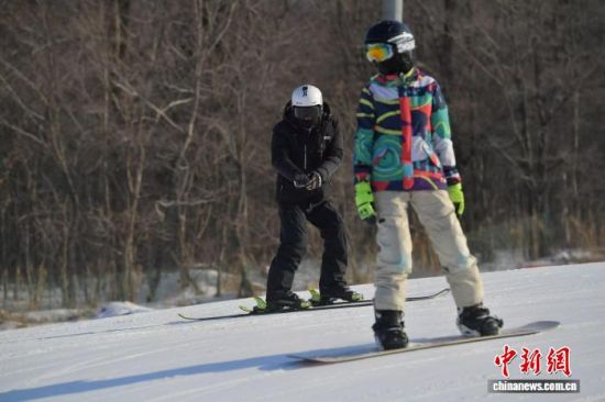 ��ѩ�ۺ������ڼ����е�ѩ��(ch��ng)��ѩ��(�Y�ψD)���� �z