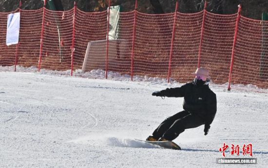 11��21�����L��ɏ��ɽ��ѩ���_�壬����ѩ�ۺ����w�(y��n)�������� �z