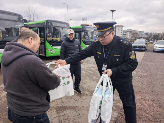 �ػ���ί������/���D