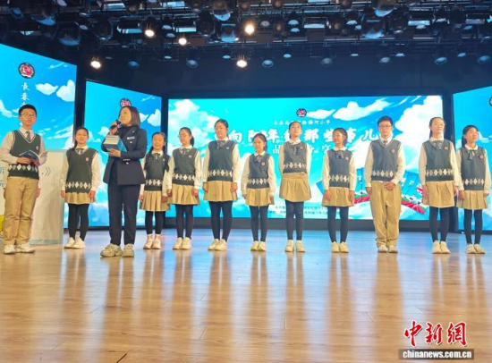 ͬ�W(xu��)������Ʒ����ٛ�o�W(xu��)У��ԓУ��У�L�ڄP��ͬ�W(xu��)�����Z���T���� �z